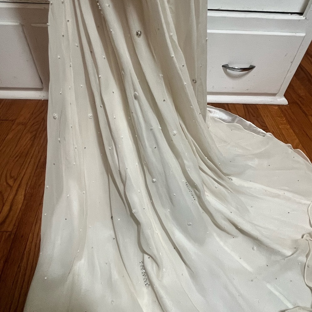 Wedding/Prom dress. - Picture 3 of 9